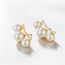 Load image into Gallery viewer, Cassy_BomBon Collections_Pearl Collection_Earrings
