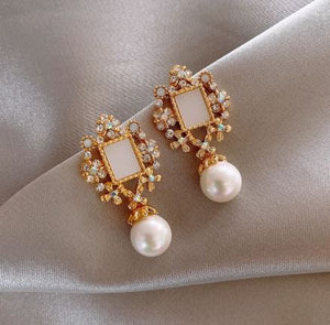 Julia_BomBon Collections_Pearl Collections_Earring