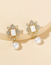 Load image into Gallery viewer, Julia- Vintage Square Pearl Drop Earring (Petite)
