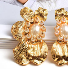 Load image into Gallery viewer, Jacky - Gold Botanical Stud Earrings
