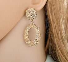 Load image into Gallery viewer, Rizz- Gold Oval Drop Earrings
