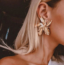 Load image into Gallery viewer, Zula - Gold Plated Floral Earring
