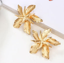 Load image into Gallery viewer, Zula - Gold Plated Floral Earring
