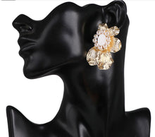Load image into Gallery viewer, Jacky - Gold Botanical Stud Earrings
