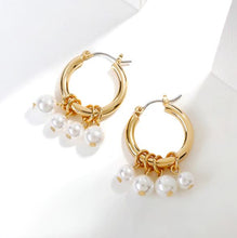 Load image into Gallery viewer, Vera_BomBon Collections_Pearl Collection_Earring
